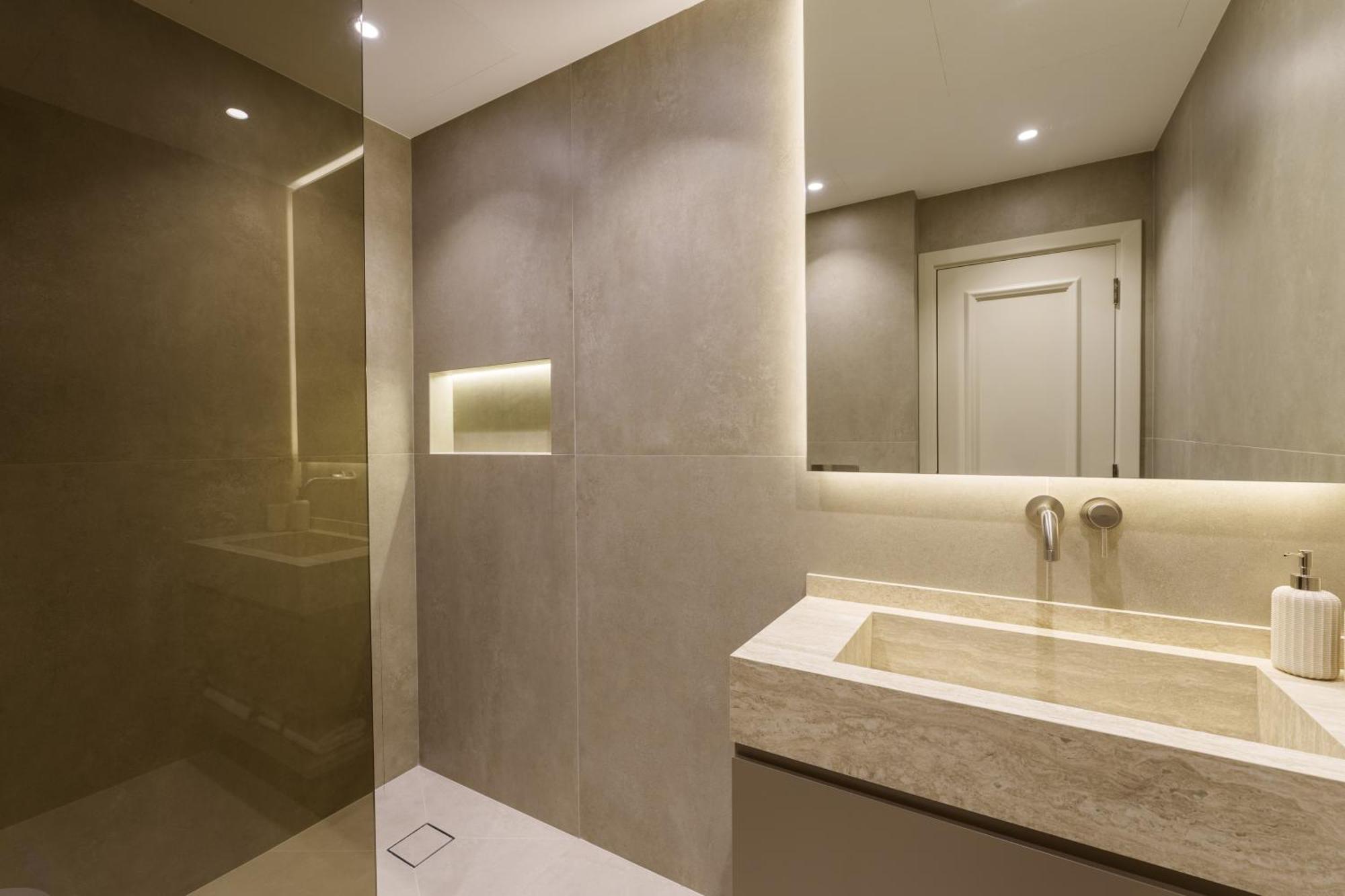 Daniels 4br At Princess Tower With Marina And Sea View *